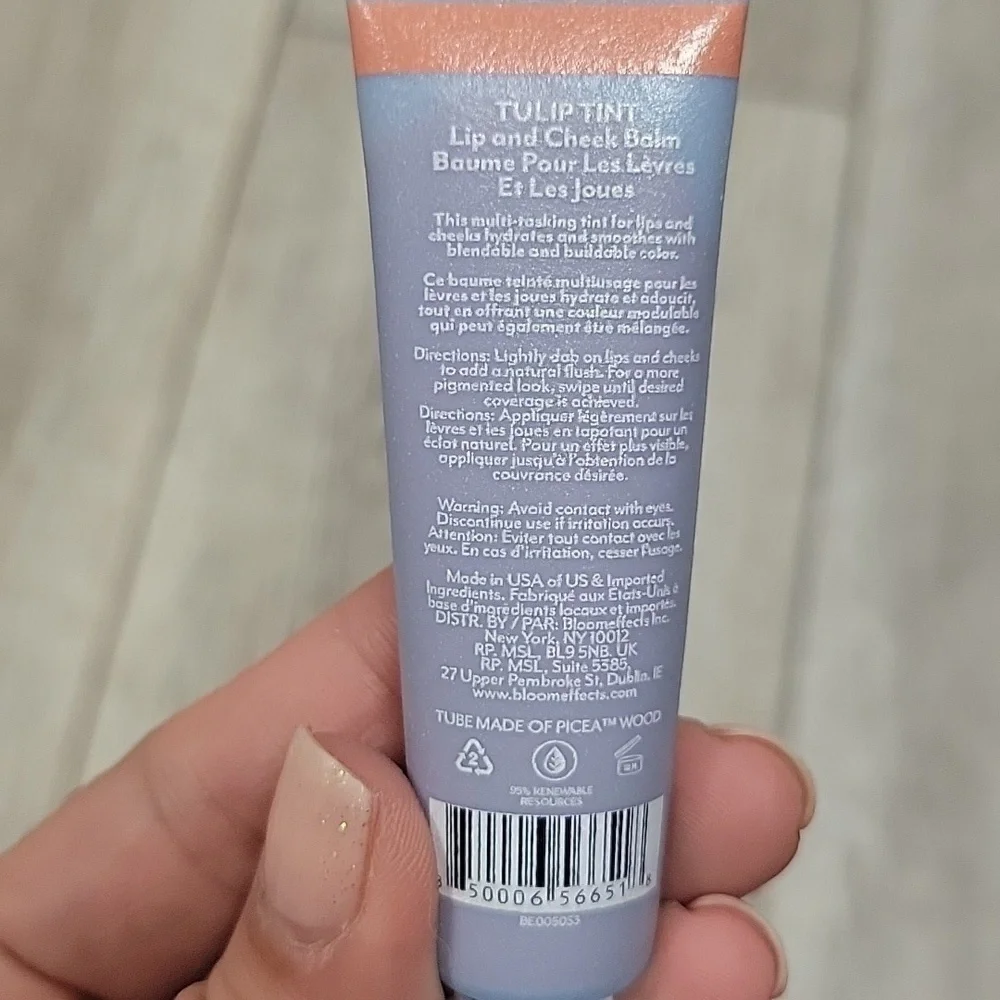 NIB Bloomeffects Tulip Tint Lip and Cheek Balm in Crispa Coral